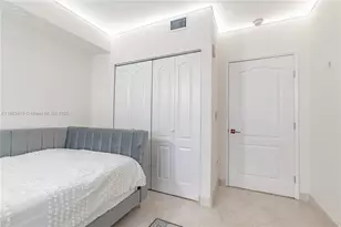 17555 Atlantic Blvd, Sunny Isles Beach, FL 33160 - Photo 21