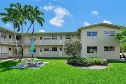 1301 N 12th Ct #3B, Hollywood, FL 33019 - Photo 1