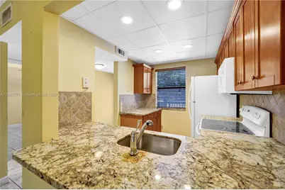 10332 Sunrise Lakes Blvd #206, Sunrise, FL 33322 - Photo 5