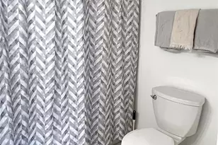 19555 E Country Club Dr, Aventura, FL 33180 - Photo 13