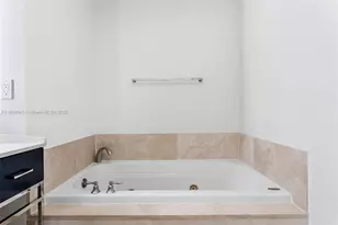 4401 Collins Ave, Miami Beach, FL 33140 - Photo 23