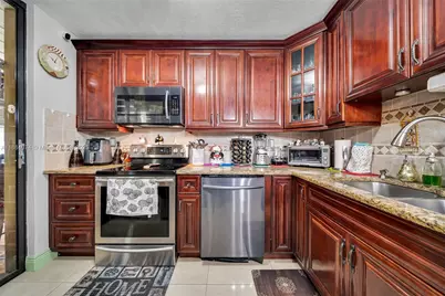 665 NE 195th St #424, Miami, FL 33179 - Photo 1