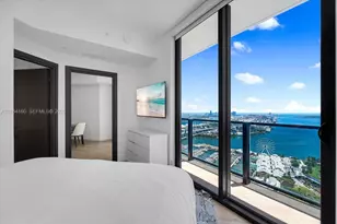 398 NE 5th St, Miami, FL 33132 - Photo 3