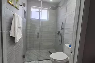 2176 NW 184th Way, Pembroke Pines, FL 33029 - Photo 17