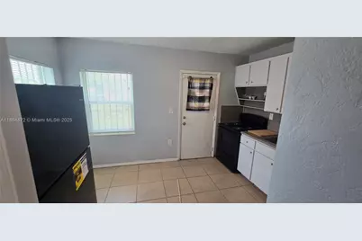 2365 NW 89th St, Miami, FL 33147 - Photo 9