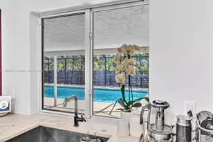 840 S Southlake Dr, Hollywood, FL 33019 - Photo 37
