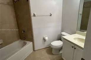 11601 NW 89th St, Doral, FL 33178 - Photo 15