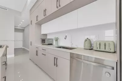 18011 Biscayne Blvd #PH04, Aventura, FL 33160 - Photo 5