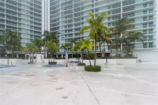 100 Bayview Dr, Sunny Isles Beach, FL 33160 - Photo 37