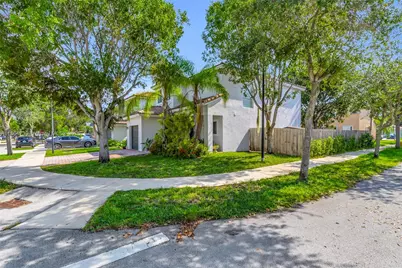 1635 SE 20th Ter, Homestead, FL 33035 - Photo 3