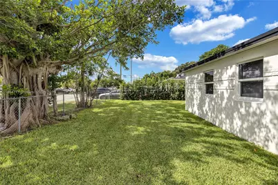1390 NE 150th St, Miami, FL 33161 - Photo 29