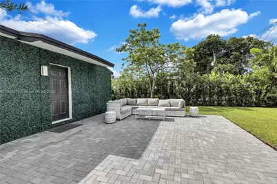 1390 NE 150th St, Miami, FL 33161 - Photo 23