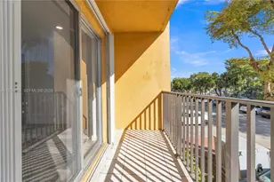 4709 NW 7th St, Miami, FL 33126 - Photo 23