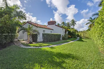 6350 Pinetree Dr, Miami Beach, FL 33141 - Photo 17