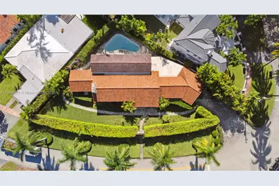 6350 Pinetree Dr, Miami Beach, FL 33141 - Photo 23