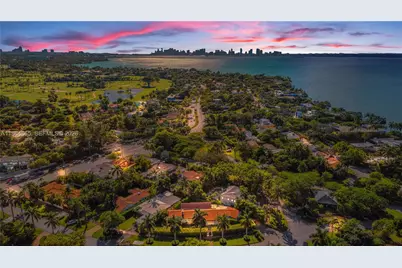 6350 Pinetree Dr, Miami Beach, FL 33141 - Photo 15