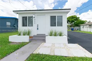 711 NW 15th Way, Fort Lauderdale, FL 33311 - Photo 1