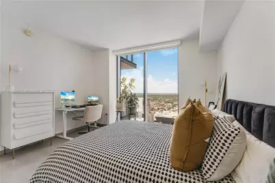 88 SW 7th St #2910, Miami, FL 33130 - Photo 9