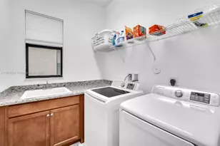 1281 SW 113th Way, Pembroke Pines, FL 33025 - Photo 25