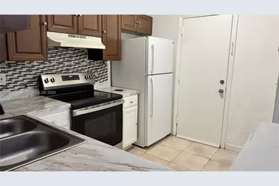 3700 NW 21st St #109, Lauderdale Lakes, FL 33311 - Photo 9