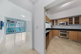 31 SE 5th St, Miami, FL 33131 - Photo 7