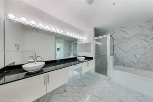 31 SE 5th St, Miami, FL 33131 - Photo 13