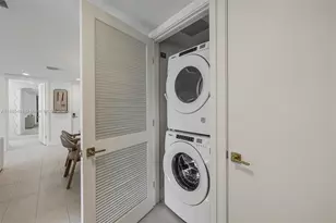 159 NE 6th St, Miami, FL 33132 - Photo 25