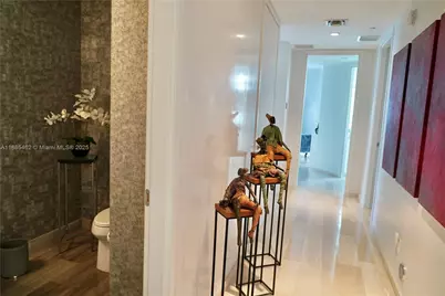 1300 Brickell Bay Dr #3701, Miami, FL 33131 - Photo 15