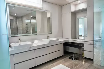 1300 Brickell Bay Dr #3701, Miami, FL 33131 - Photo 23