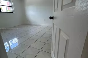 8401 NW 8th St, Miami, FL 33126 - Photo 13