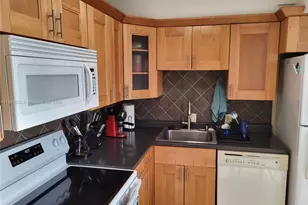 3475 N Country Club Dr, Aventura, FL 33180 - Photo 13