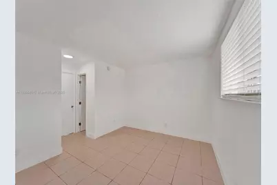 14190 W Dixie Hwy #16, North Miami, FL 33161 - Photo 9