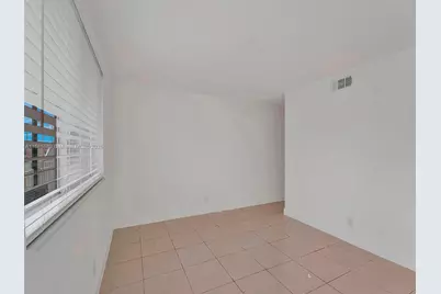 14190 W Dixie Hwy #16, North Miami, FL 33161 - Photo 17
