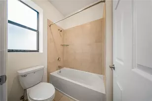 10521 W 35th Way, Hialeah, FL 33018 - Photo 29