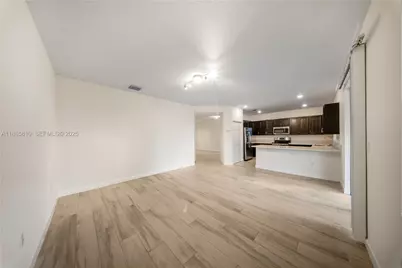 10521 W 35th Way, Hialeah, FL 33018 - Photo 27