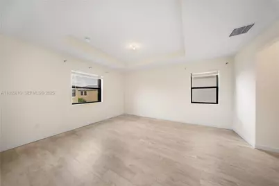 10521 W 35th Way, Hialeah, FL 33018 - Photo 11