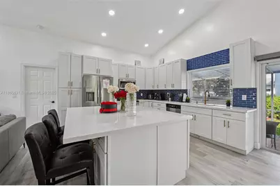 10681 Lago Welleby Dr, Sunrise, FL 33351 - Photo 7