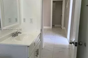 922 NW 2nd St, Miami, FL 33128 - Photo 15