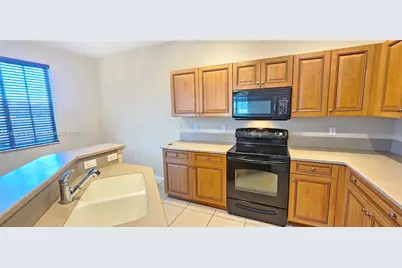 2014 Marsh Harbor Dr, Riviera Beach, FL 33404 - Photo 7