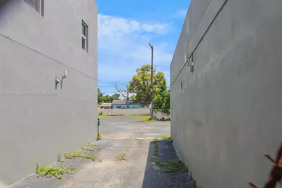 3267 NW 35th St, Miami, FL 33142 - Photo 3