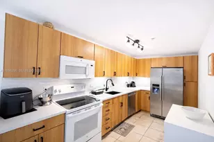 7501 E Treasure Dr, North Bay Village, FL 33141 - Photo 9