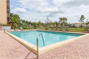 900 NE 195th St, Miami, FL 33179 - Photo 27