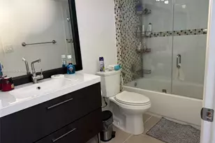 900 NE 195th St, Miami, FL 33179 - Photo 11