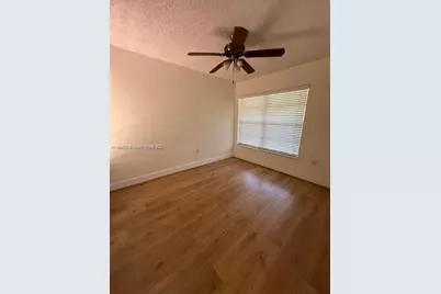 8059 NW 191st St, Hialeah, FL 33015 - Photo 11