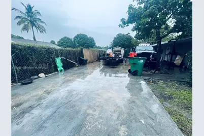 2751 NW 99th St, Miami, FL 33147 - Photo 21