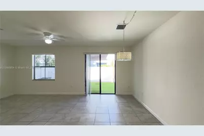 10348 W 33rd Ln, Hialeah, FL 33018 - Photo 15