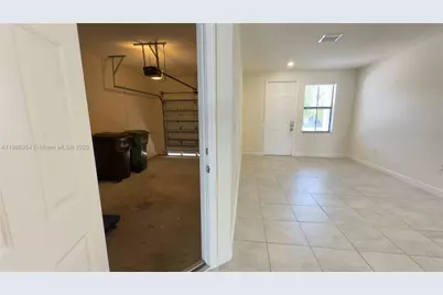 10348 W 33rd Ln, Hialeah, FL 33018 - Photo 17
