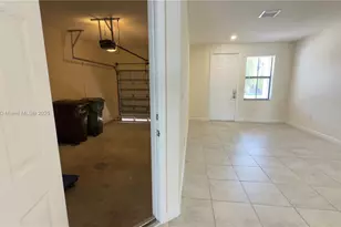 10348 W 33rd Ln, Hialeah, FL 33018 - Photo 17