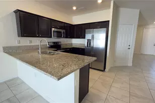 10348 W 33rd Ln, Hialeah, FL 33018 - Photo 9
