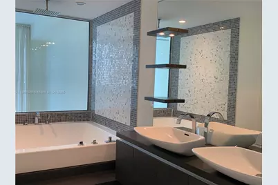 200 Biscayne Boulevard Way #304, Miami, FL 33131 - Photo 27